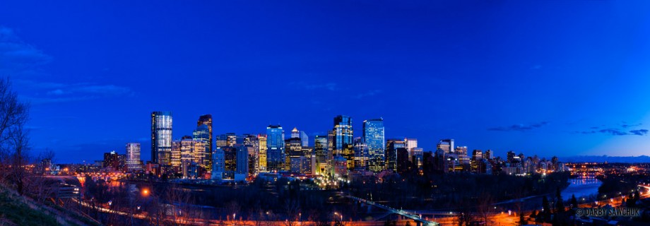 A panoramic view of Calgary, Alberta, Canada at dusk.