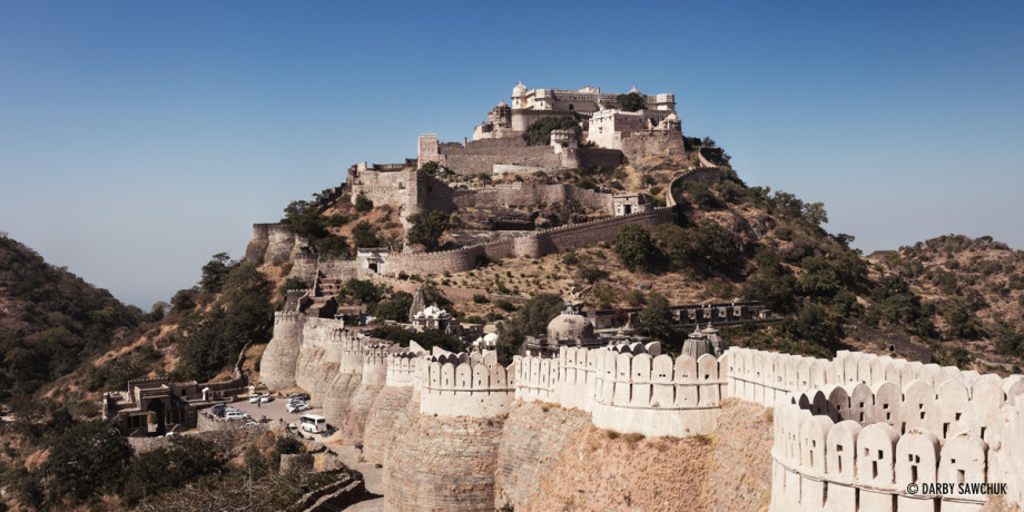 The formidable walls of and the hilltop fort at Kumbhalgarh.