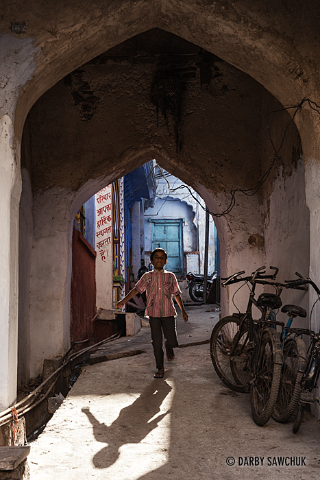 A boy runs down one of the narrow alleys of Bundi.