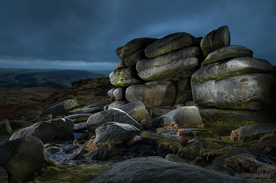Giant gritstone rocks of Higger Tor overlooking the Burbage Valley in the Peak District, Derbyshire.