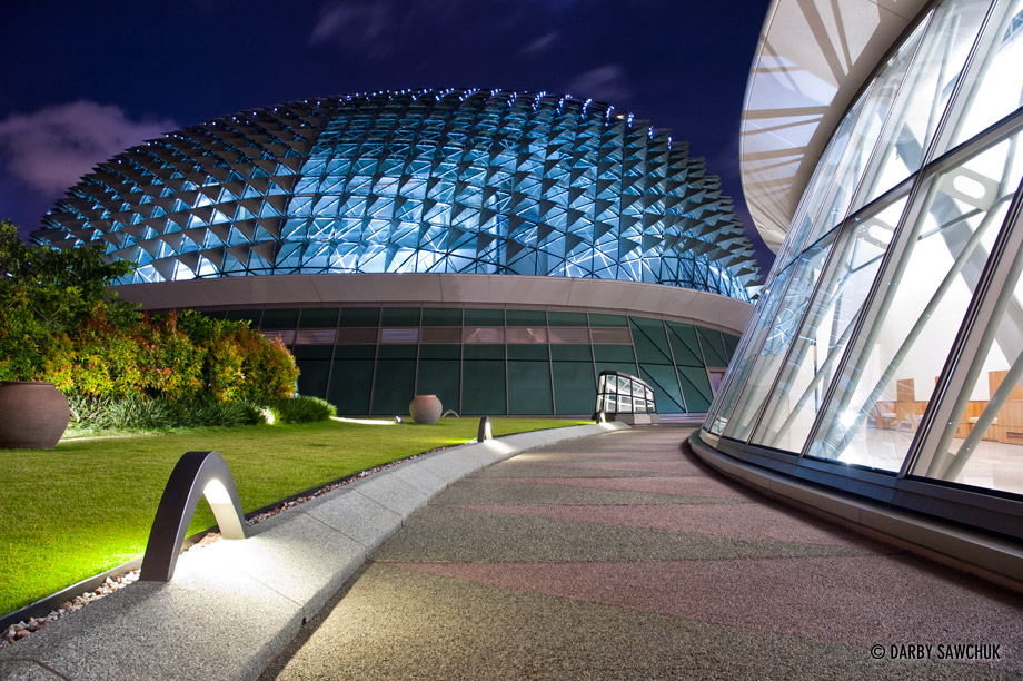 The Esplanade Theatres on the Bay performing arts centre in Singapore at night.